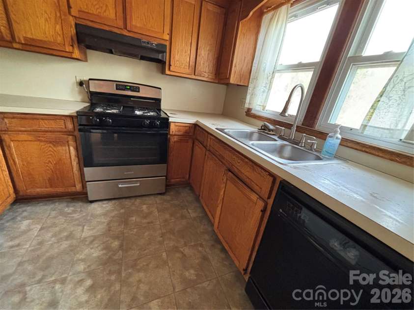 71 Balm Grove Avenue, Asheville, NC 28806.  MLS# CAR4366800, YatesRealty ID 11894. 