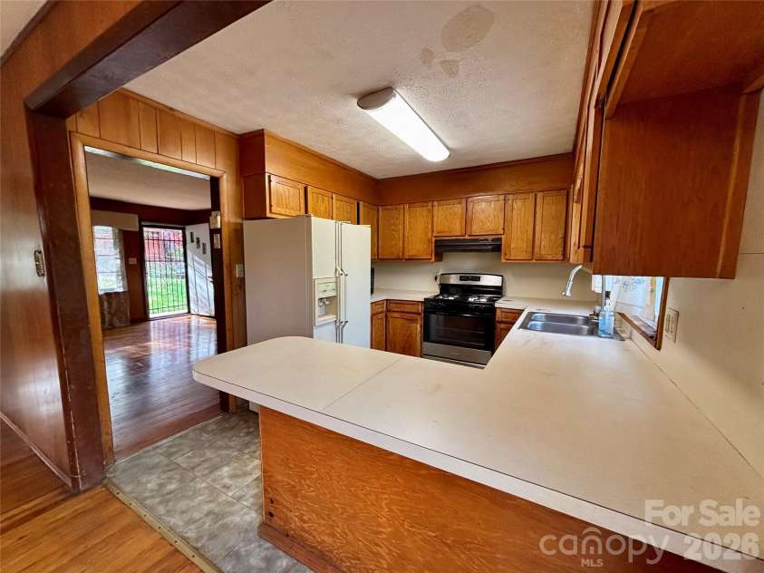 71 Balm Grove Avenue, Asheville, NC 28806.  MLS# CAR4366800, YatesRealty ID 11894. 
