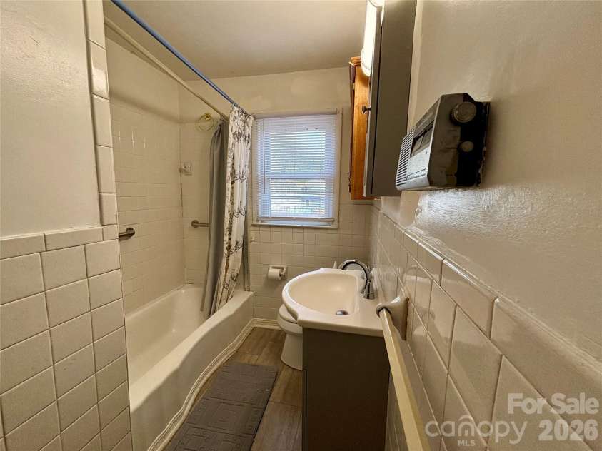 71 Balm Grove Avenue, Asheville, NC 28806.  MLS# CAR4366800, YatesRealty ID 11894. Bathroom