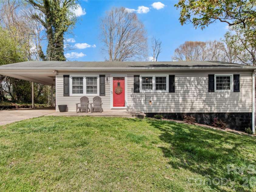 239 Harris Avenue, Elkin, NC 28621.  MLS# CAR4367161, YatesRealty ID 11895. 