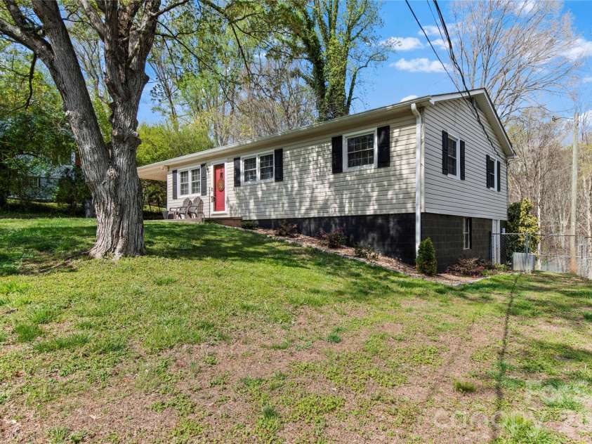 239 Harris Avenue, Elkin, NC 28621.  MLS# CAR4367161, YatesRealty ID 11895. 