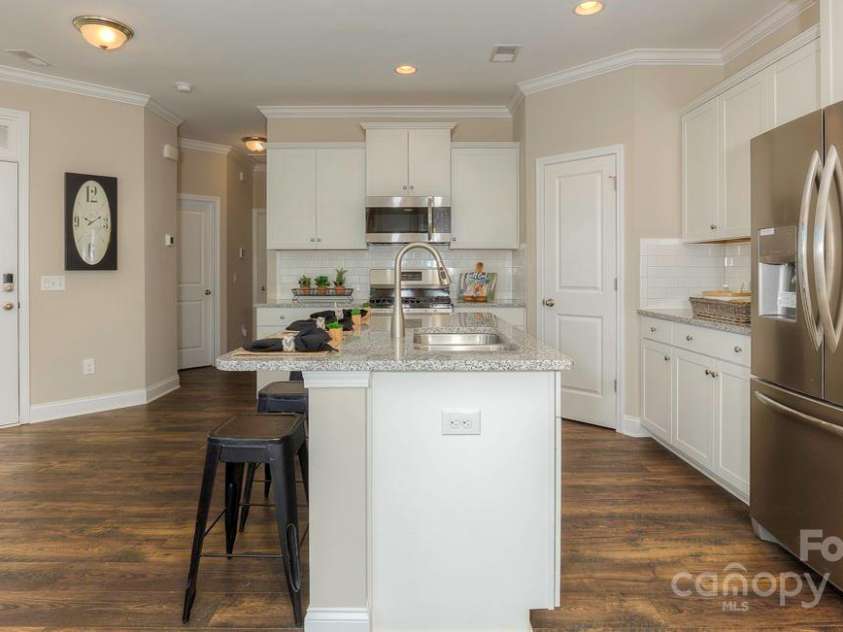 284 Creekview Road, Hendersonville, NC 28792.  MLS# CAR4161736, YatesRealty ID 11895. Kitchen