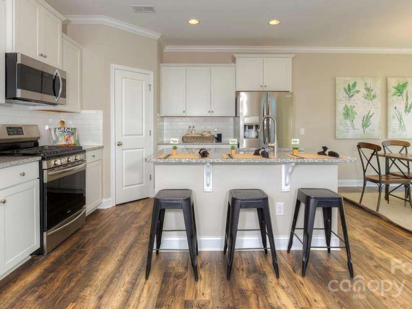 284 Creekview Road, Hendersonville, NC 28792.  MLS# CAR4161736, YatesRealty ID 11895. Stainless appliances