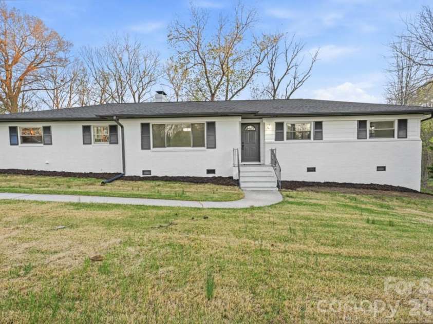 415 Kimmswick Road, Charlotte, NC 28214.  MLS# CAR4358484, YatesRealty ID 11898. 