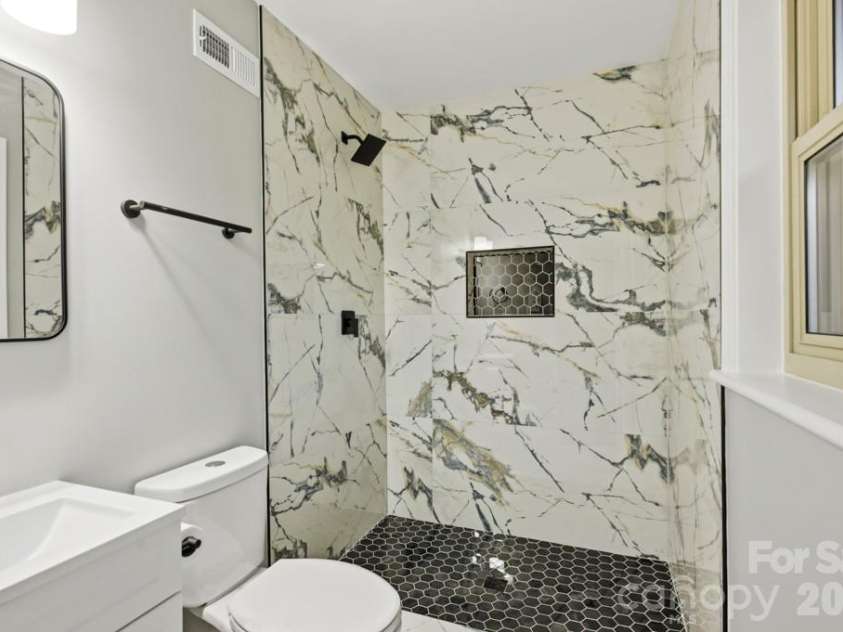 415 Kimmswick Road, Charlotte, NC 28214.  MLS# CAR4358484, YatesRealty ID 11898. 