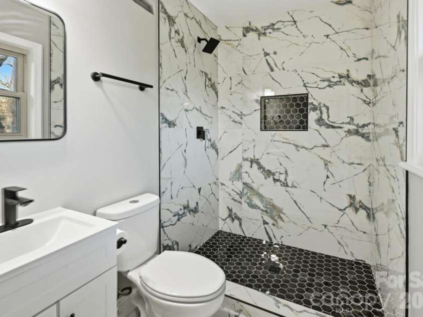 415 Kimmswick Road, Charlotte, NC 28214.  MLS# CAR4358484, YatesRealty ID 11898. 