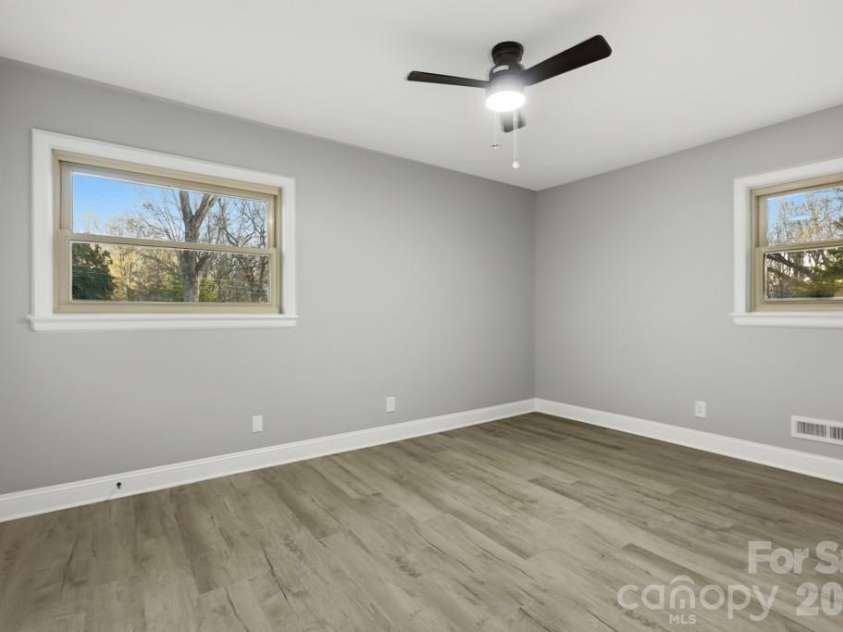 415 Kimmswick Road, Charlotte, NC 28214.  MLS# CAR4358484, YatesRealty ID 11898. 