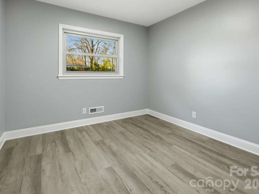 415 Kimmswick Road, Charlotte, NC 28214.  MLS# CAR4358484, YatesRealty ID 11898. 