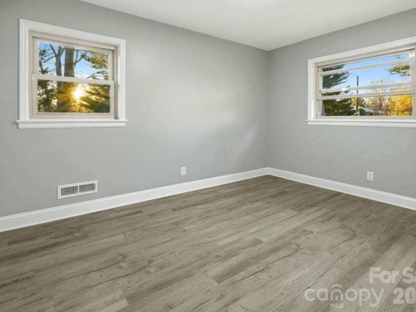 415 Kimmswick Road, Charlotte, NC 28214.  MLS# CAR4358484, YatesRealty ID 11898. 