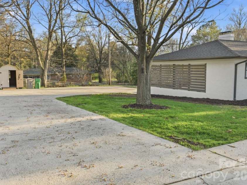 415 Kimmswick Road, Charlotte, NC 28214.  MLS# CAR4358484, YatesRealty ID 11898. 