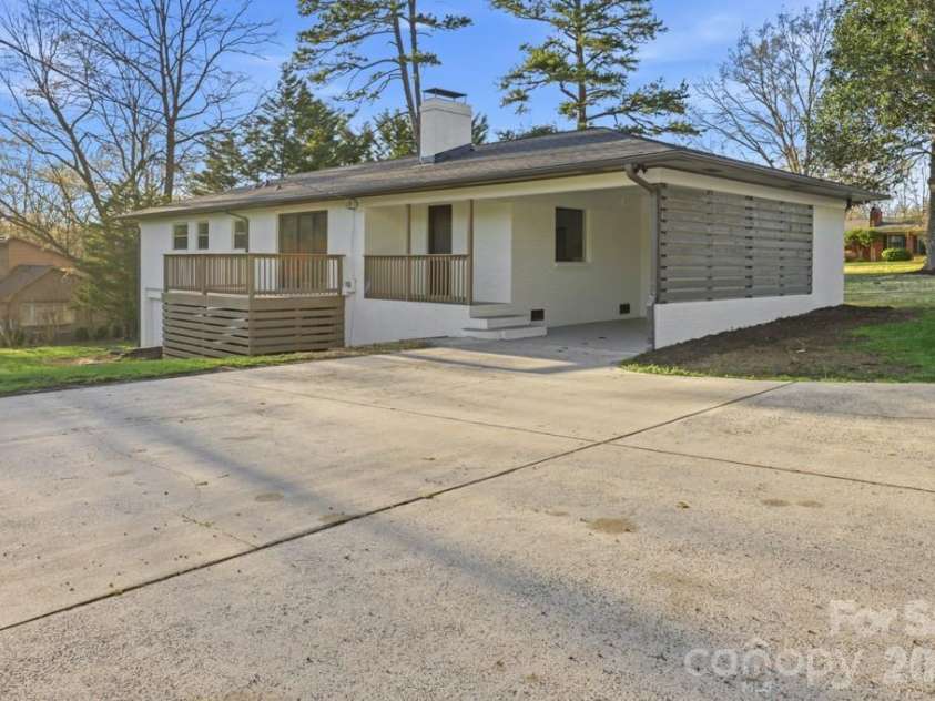 415 Kimmswick Road, Charlotte, NC 28214.  MLS# CAR4358484, YatesRealty ID 11898. 