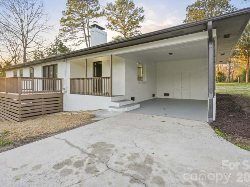 415 Kimmswick Road, Charlotte, NC 28214.  MLS# CAR4358484, YatesRealty ID 11898. 