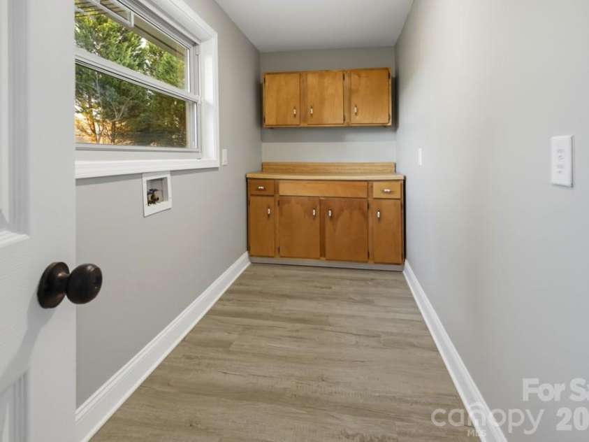 415 Kimmswick Road, Charlotte, NC 28214.  MLS# CAR4358484, YatesRealty ID 11898. Laundry room