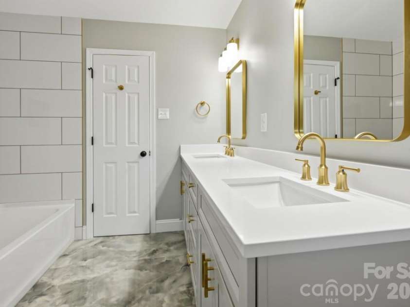 415 Kimmswick Road, Charlotte, NC 28214.  MLS# CAR4358484, YatesRealty ID 11898. Primary FB