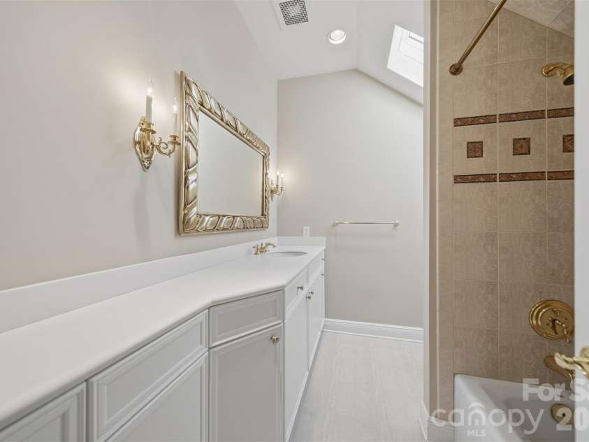 3619 Links Drive, Conover, NC 28613.  MLS# CAR4315421, YatesRealty ID 11899. Ensuite Bath