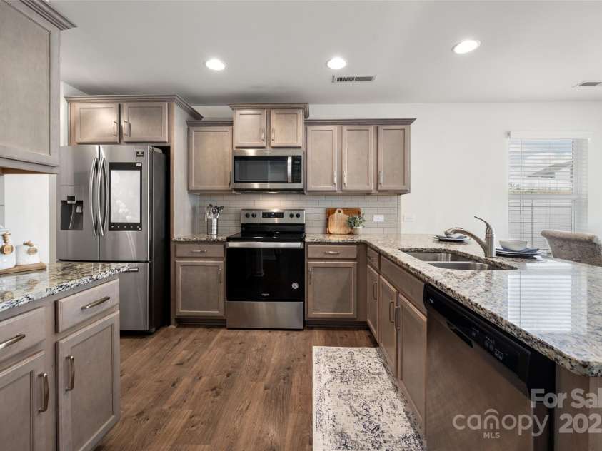 507 Newfound Hollow Drive, Charlotte, NC 28214.  MLS# CAR4252312, YatesRealty ID 11899. Beautiful stained cabinetry