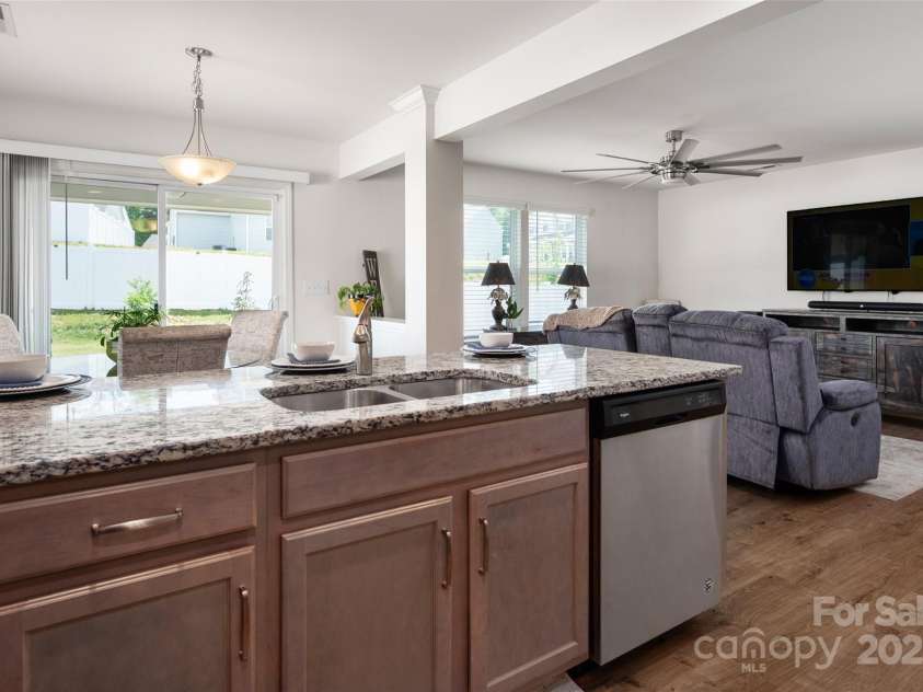 507 Newfound Hollow Drive, Charlotte, NC 28214.  MLS# CAR4252312, YatesRealty ID 11899. Open concept