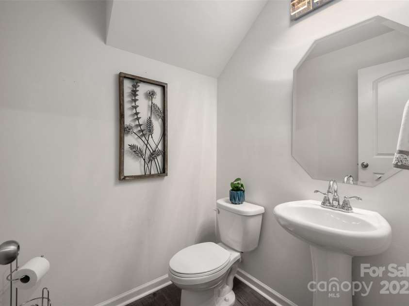 507 Newfound Hollow Drive, Charlotte, NC 28214.  MLS# CAR4252312, YatesRealty ID 11899. Pwd room