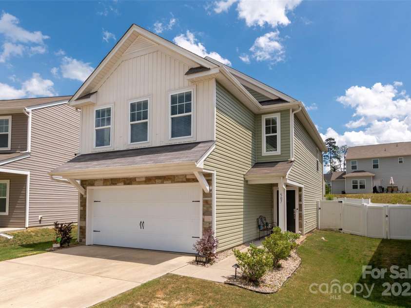 507 Newfound Hollow Drive, Charlotte, NC 28214.  MLS# CAR4252312, YatesRealty ID 11899. Welcome to 507 Newfound Hollow Dr.