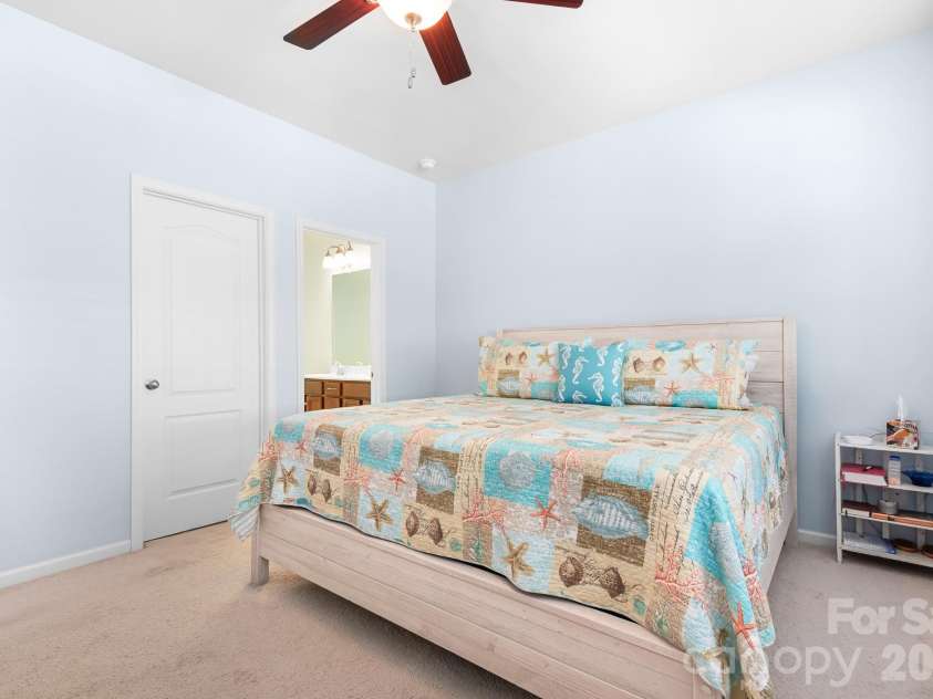 18478 Catawba Avenue, Cornelius, NC 28031.  MLS# CAR4322308, YatesRealty ID 11900. 