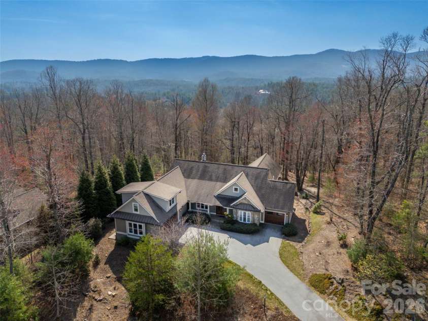 439 Monarch Road, Hendersonville, NC 28739.  MLS# CAR4363938, YatesRealty ID 11901. 