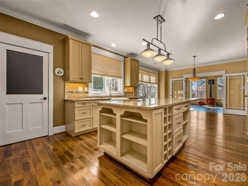 439 Monarch Road, Hendersonville, NC 28739.  MLS# CAR4363938, YatesRealty ID 11901. 