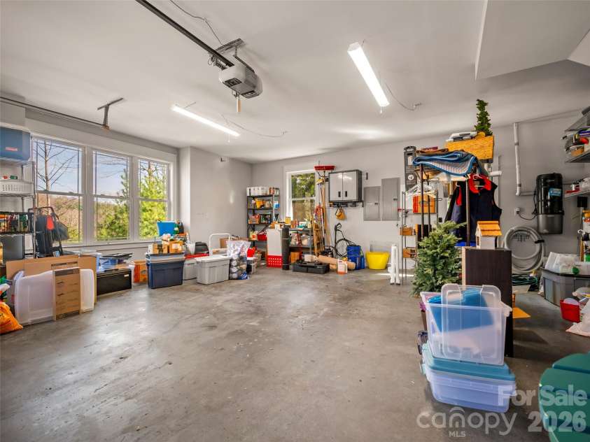 439 Monarch Road, Hendersonville, NC 28739.  MLS# CAR4363938, YatesRealty ID 11901. 