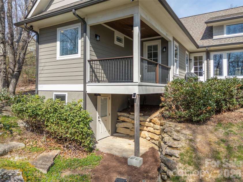 439 Monarch Road, Hendersonville, NC 28739.  MLS# CAR4363938, YatesRealty ID 11901. 