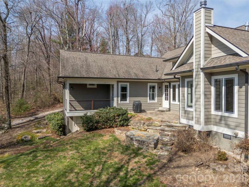 439 Monarch Road, Hendersonville, NC 28739.  MLS# CAR4363938, YatesRealty ID 11901. 