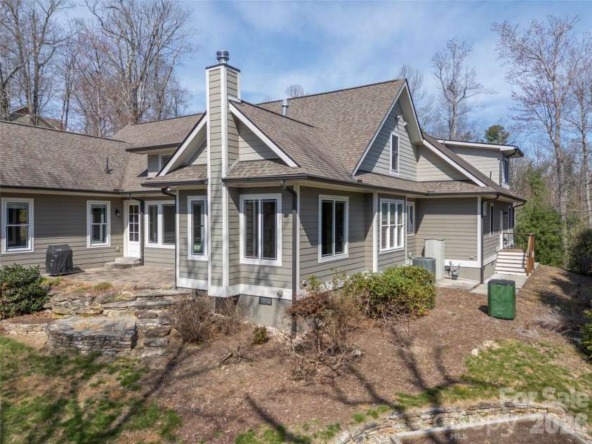 439 Monarch Road, Hendersonville, NC 28739.  MLS# CAR4363938, YatesRealty ID 11901. 