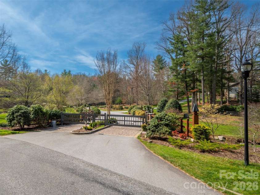 439 Monarch Road, Hendersonville, NC 28739.  MLS# CAR4363938, YatesRealty ID 11901. 