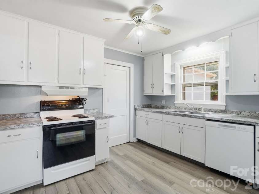 3200 Sam Wilson Road, Charlotte, NC 28214.  MLS# CAR4324510, YatesRealty ID 11902. 