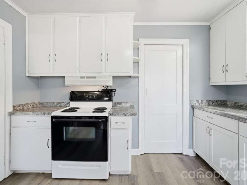 3200 Sam Wilson Road, Charlotte, NC 28214.  MLS# CAR4324510, YatesRealty ID 11902. 