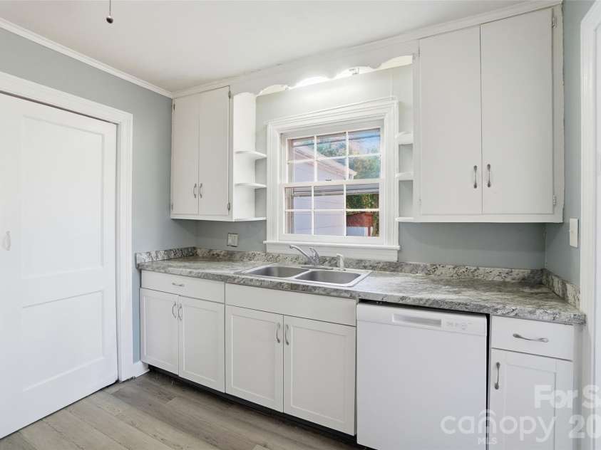 3200 Sam Wilson Road, Charlotte, NC 28214.  MLS# CAR4324510, YatesRealty ID 11902. 