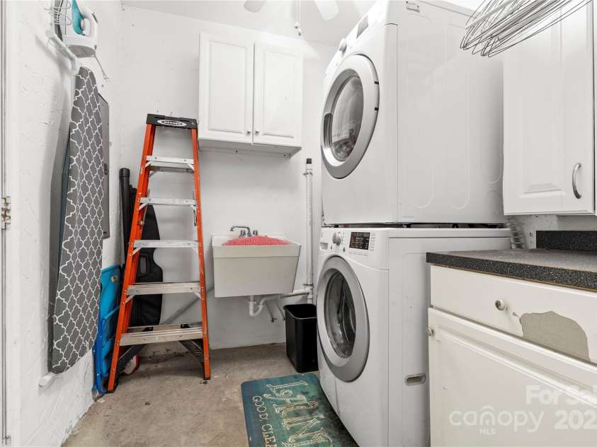 3764 Glenn Oaks Drive, Maiden, NC 28650.  MLS# CAR4246719, YatesRealty ID 11902. 