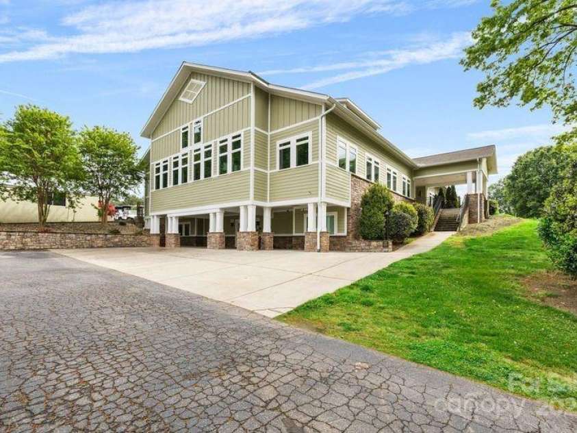 3764 Glenn Oaks Drive, Maiden, NC 28650.  MLS# CAR4246719, YatesRealty ID 11902. Club House