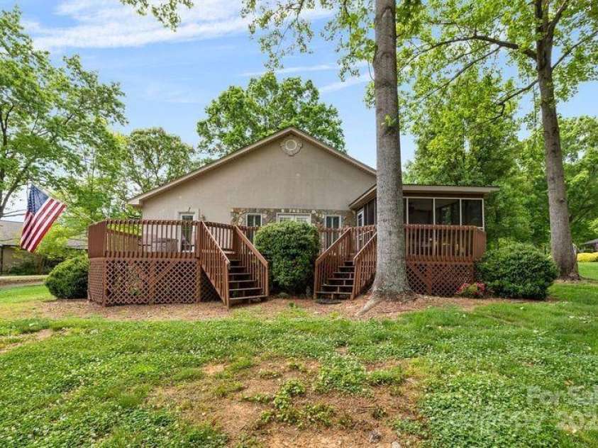 3764 Glenn Oaks Drive, Maiden, NC 28650.  MLS# CAR4246719, YatesRealty ID 11902. Deck and screened in area