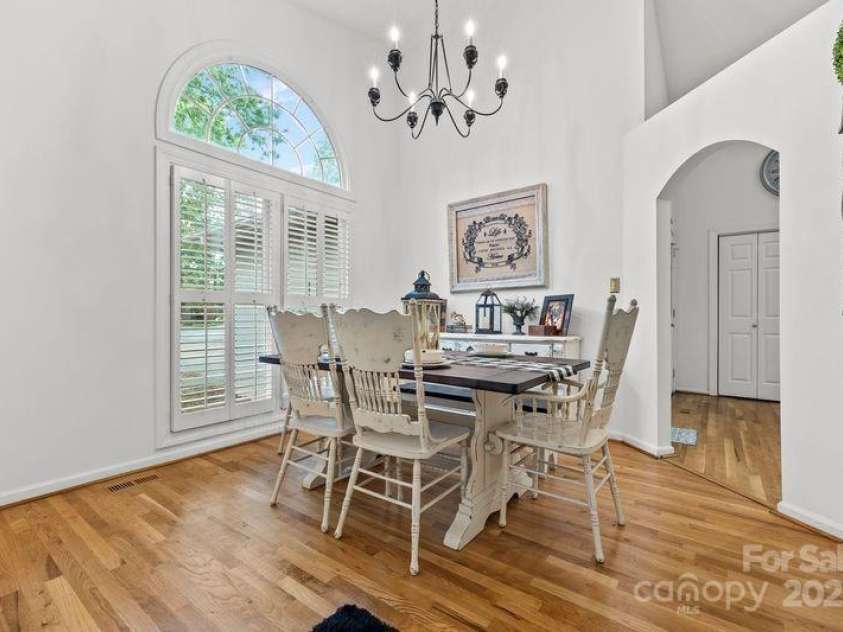 3764 Glenn Oaks Drive, Maiden, NC 28650.  MLS# CAR4246719, YatesRealty ID 11902. Dining area