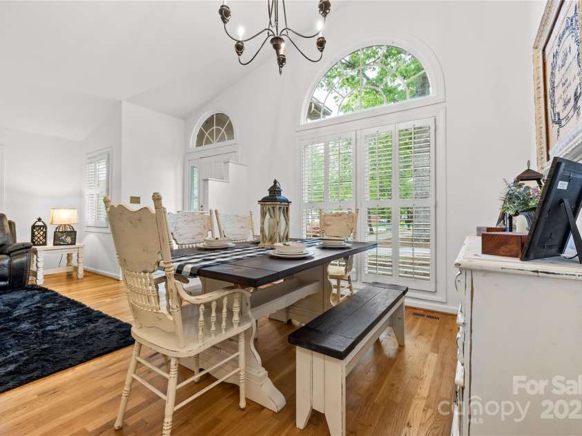 3764 Glenn Oaks Drive, Maiden, NC 28650.  MLS# CAR4246719, YatesRealty ID 11902. Dining area