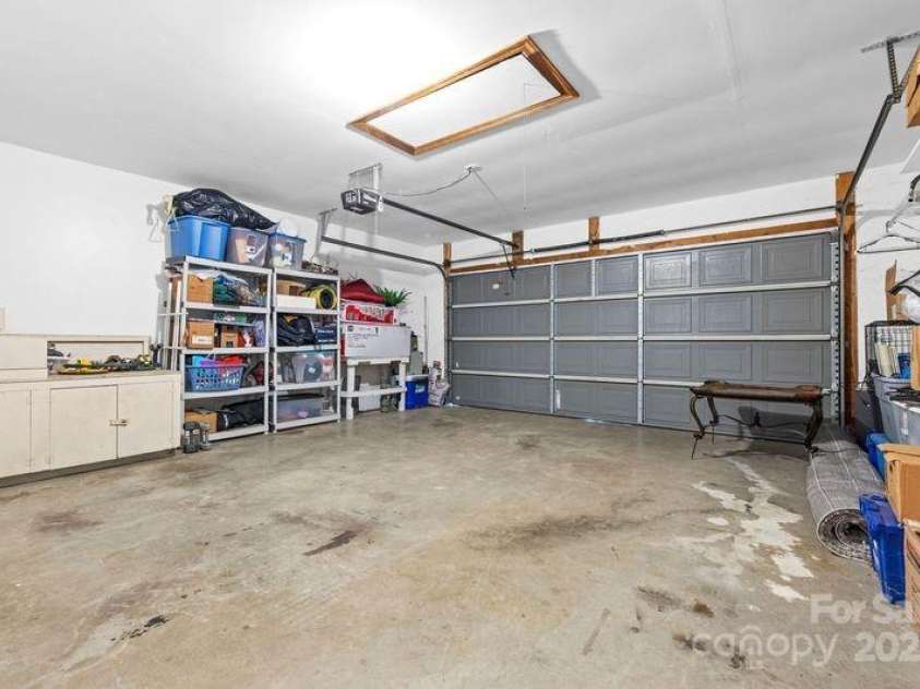 3764 Glenn Oaks Drive, Maiden, NC 28650.  MLS# CAR4246719, YatesRealty ID 11902. Garage