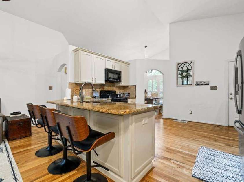 3764 Glenn Oaks Drive, Maiden, NC 28650.  MLS# CAR4246719, YatesRealty ID 11902. Kitchen