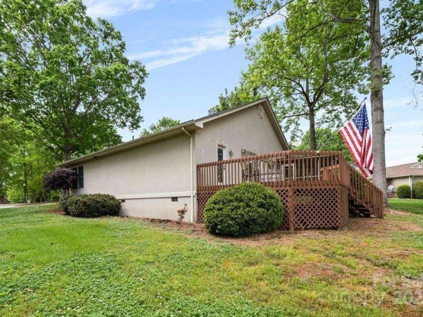 3764 Glenn Oaks Drive, Maiden, NC 28650.  MLS# CAR4246719, YatesRealty ID 11902. Large deck