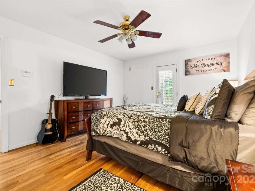 3764 Glenn Oaks Drive, Maiden, NC 28650.  MLS# CAR4246719, YatesRealty ID 11902. Primary Bedroom