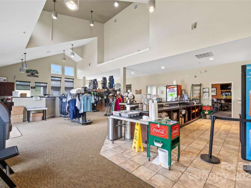 3764 Glenn Oaks Drive, Maiden, NC 28650.  MLS# CAR4246719, YatesRealty ID 11902. Snack bar, Golf or buy Golf apparel