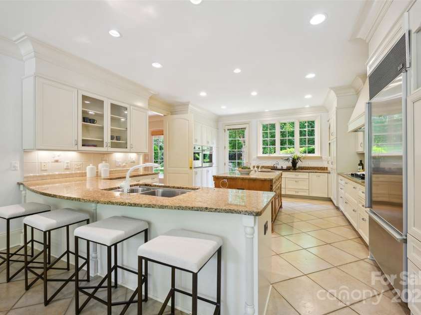 5701 Challisford Lane, Charlotte, NC 28226.  MLS# CAR4253782, YatesRealty ID 11903. 