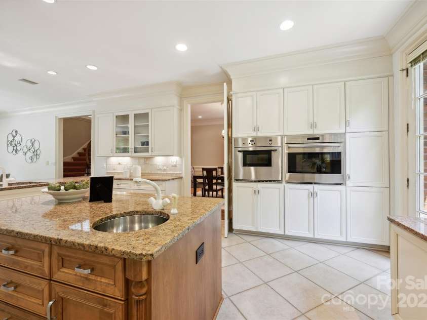 5701 Challisford Lane, Charlotte, NC 28226.  MLS# CAR4253782, YatesRealty ID 11903. 