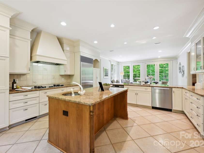 5701 Challisford Lane, Charlotte, NC 28226.  MLS# CAR4253782, YatesRealty ID 11903. 