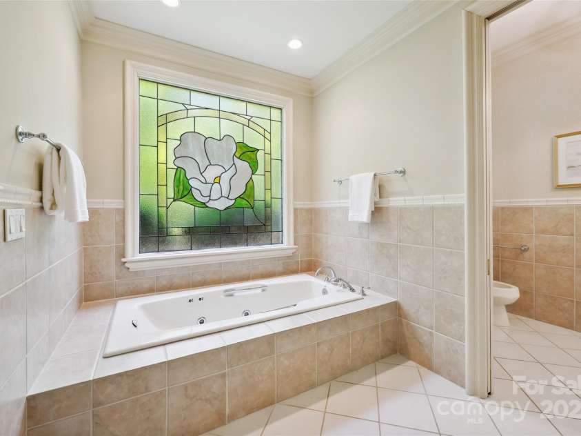 5701 Challisford Lane, Charlotte, NC 28226.  MLS# CAR4253782, YatesRealty ID 11903. 