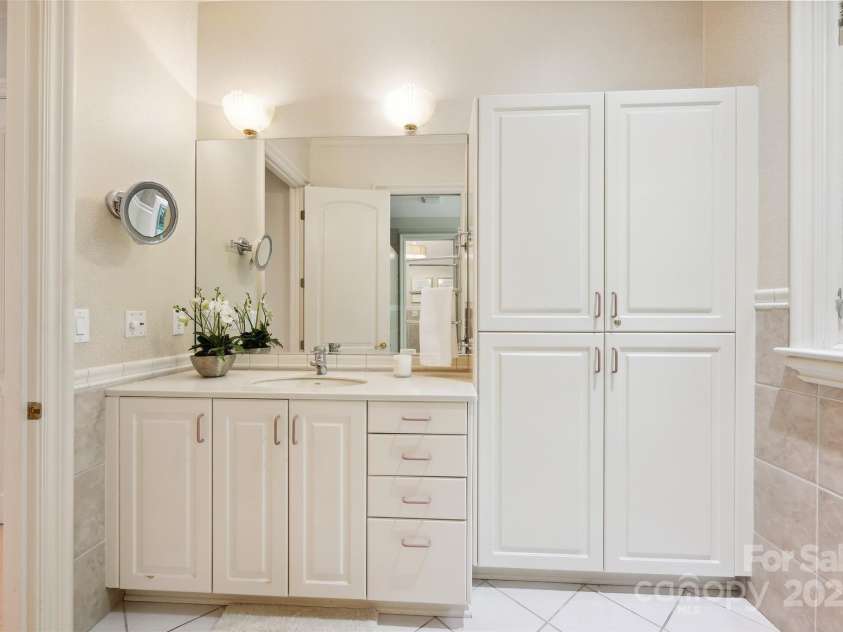 5701 Challisford Lane, Charlotte, NC 28226.  MLS# CAR4253782, YatesRealty ID 11903. 