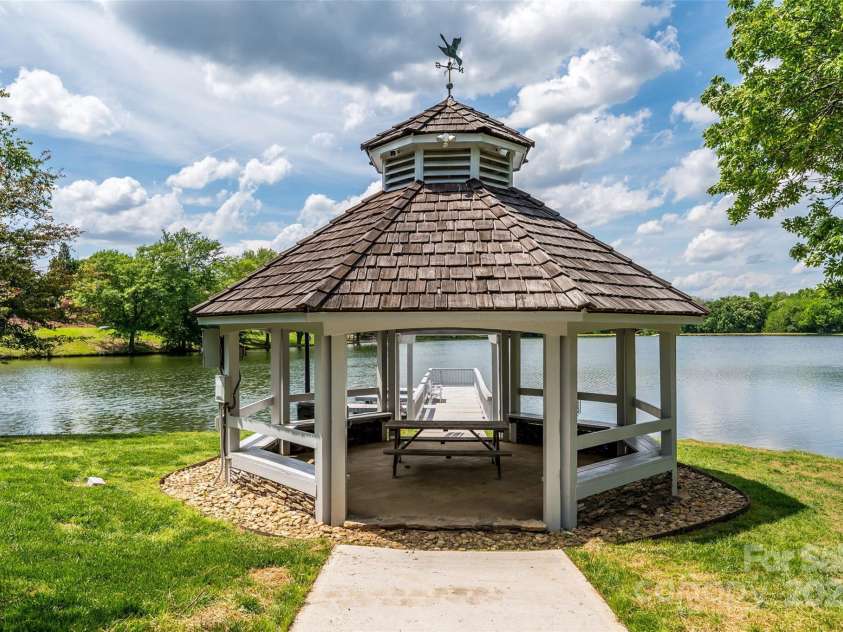 5701 Challisford Lane, Charlotte, NC 28226.  MLS# CAR4253782, YatesRealty ID 11903. 